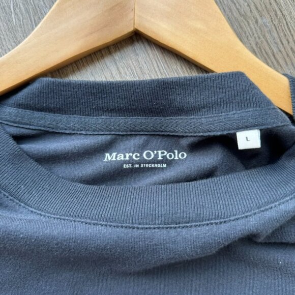 Marc O Polo navy blue tee with a graphic design on the back - Picture 3 of 3
